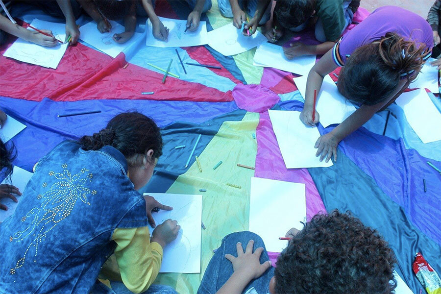 Gazan kids in an art class at the Heart Beat Youth Center.