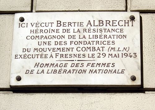 Her Résistance plaque