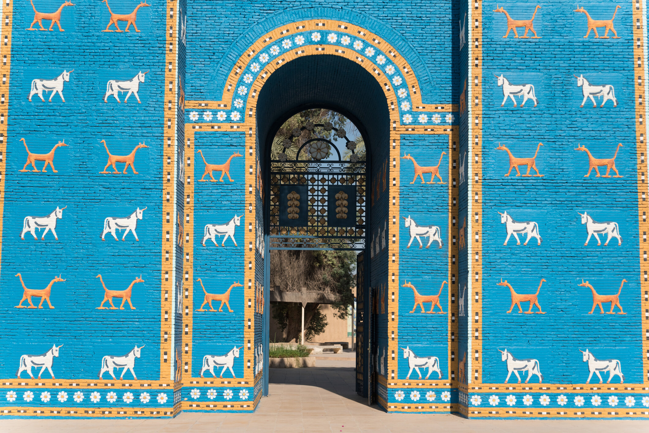 Copy of Ishtar gates in Babylon ruins, Iraq (Photo: Roberto David, Getty Images).
