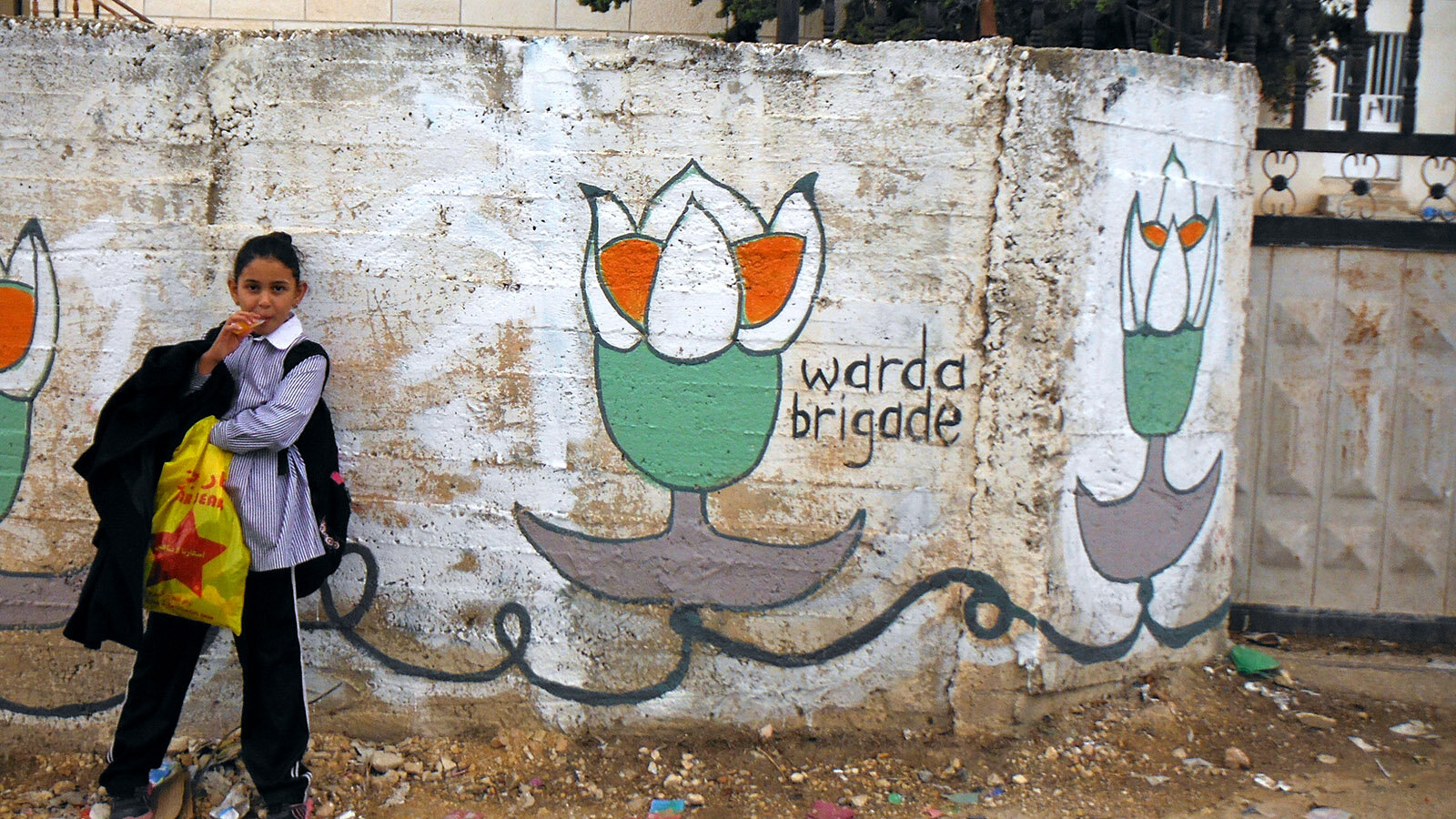 La Brigada Warda (Flor) sigue siendo una fuerza creativa para la protesta contra la ocupación en Bil'in.