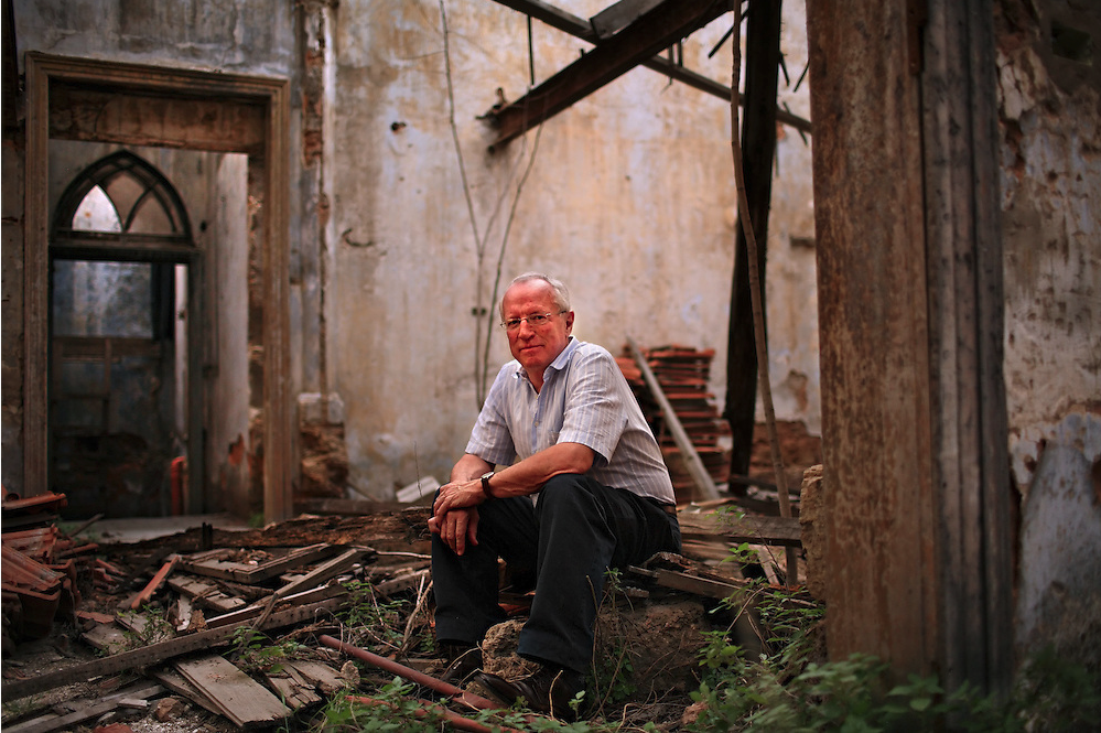 Journalist-author Robert Fisk in a bombed out Beirut building, 2008 (photo  Stephanie Sinclair ).