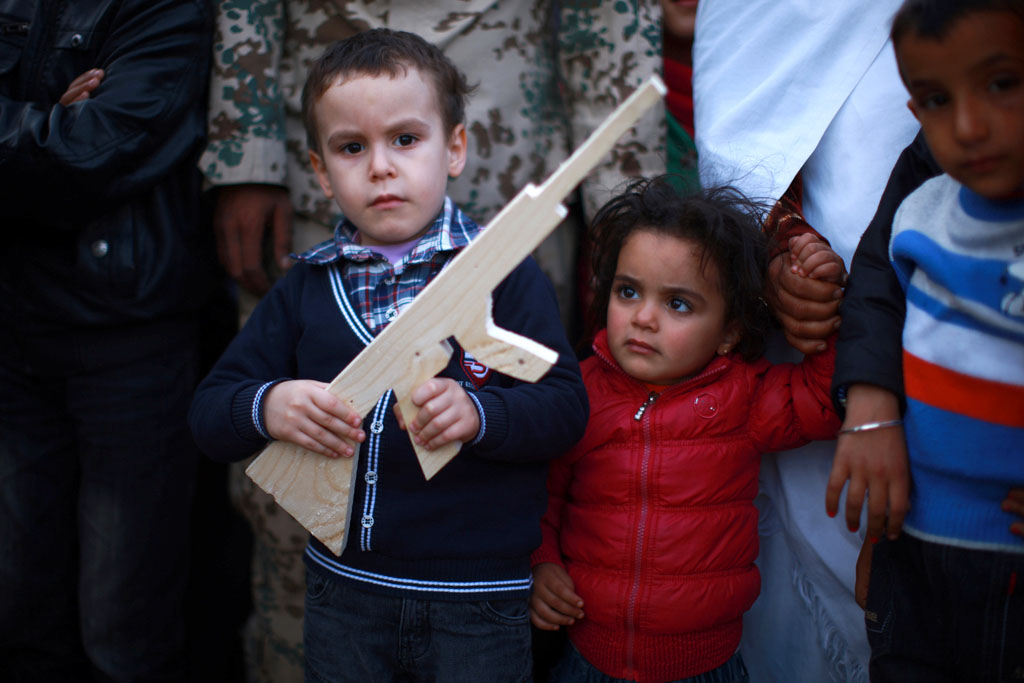 A young boy holds a wooden gun during a graduation ceremony in the western Libyan city of al-Zawiya on 17.12. Libya's fledgling army is faced by a range of challenges to its authority and that of the interim Libyan government.