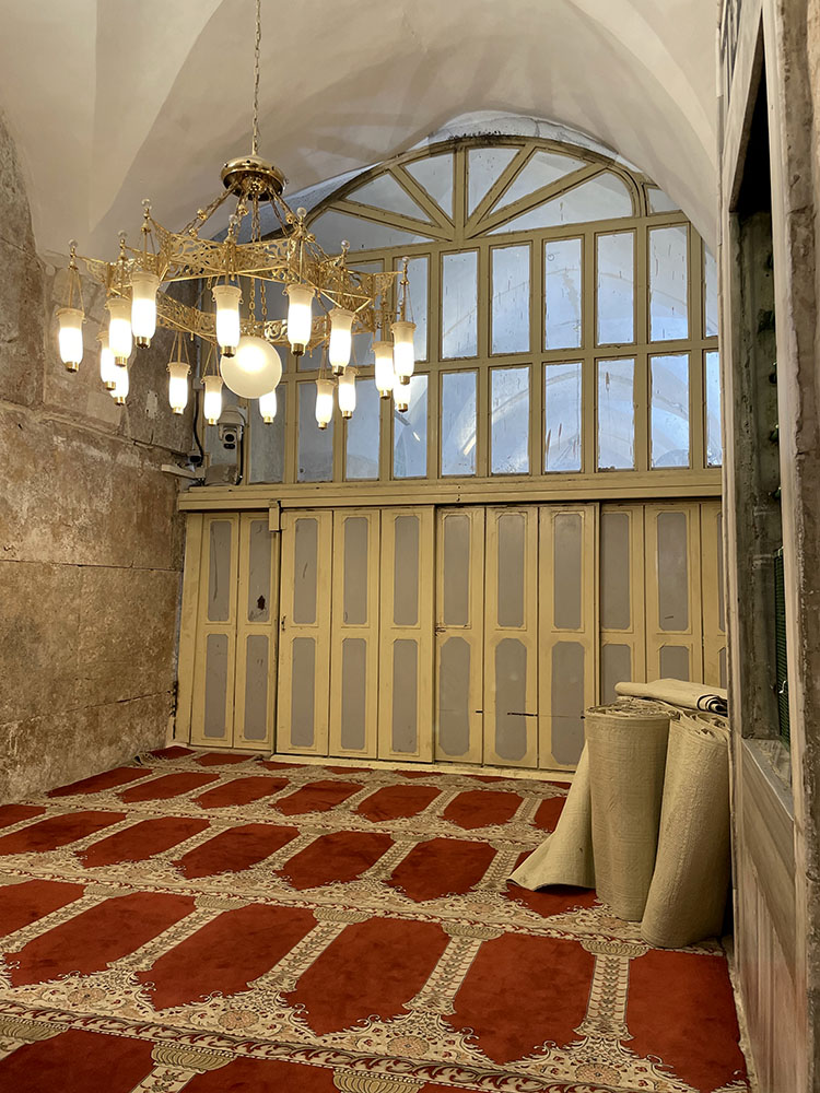 المسجد الإبراهيمي المحاصر في الخليل