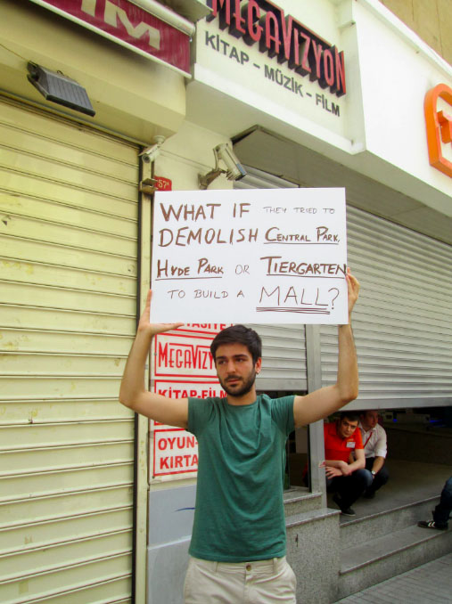 Protester in Istiklal Street photo ari akkermans