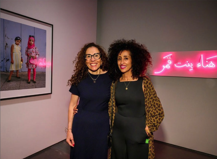 Yasmine Nasser Diaz (r) with fellow artist Rania Matar at LACMA with Hanna bint Ghamar in the background courtesy Yasmine Diaz, Instagram)