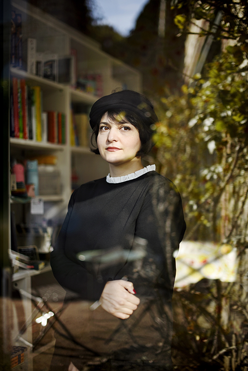 Nasim Marashi is an Iranian author, screenwriter and journalist who published her first book in France earlier this year, with Zulma, and has a second title appearing with Zulma in Octobre.