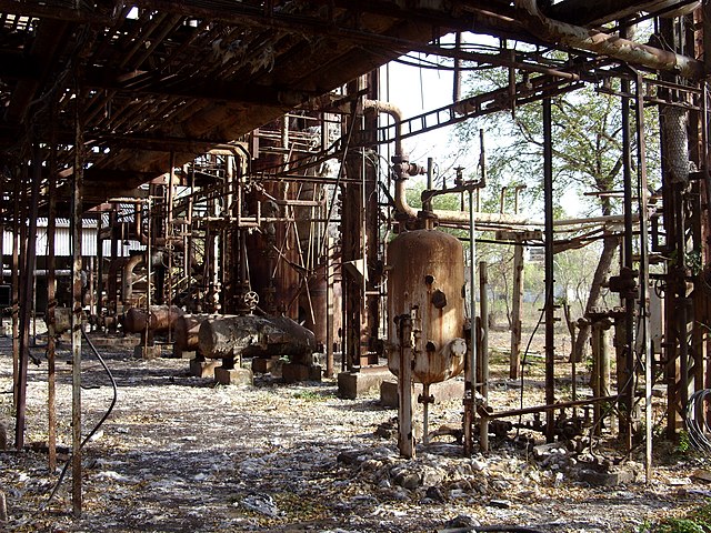 Ruins of the Bhopal Plant (courtesy Wikipedia).