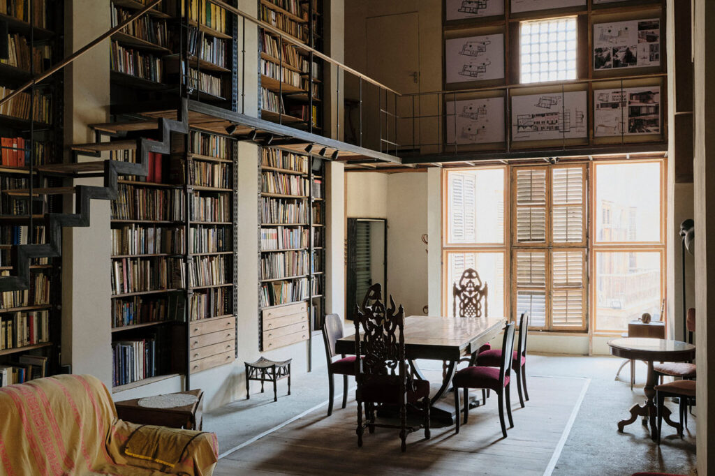 A home library in Cairo photo Simon Watson courtsy NYTimes