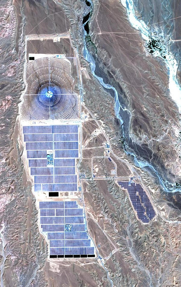 Satellite photo of the power station (Wikipedia).
