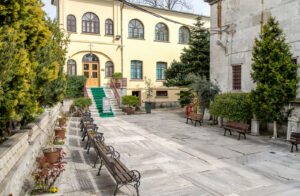Life Along Istanbul’s Byzantine Walls, a Review