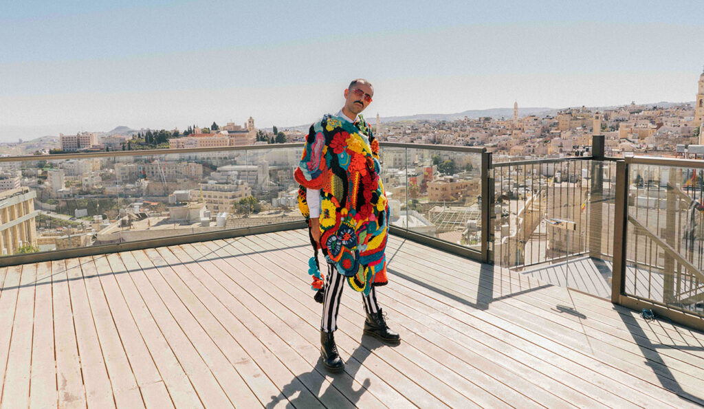 Unabashed Palestinian artist Bashar Murad in an outrageous outfit created by Fadi Dahabreh (photo Hazar Jawabra).
