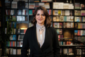 حوار مع بثينة العيسى: أكتب لأنني أبذل جهدًا كبيرًا لأعيش أيامي بلا أحداث