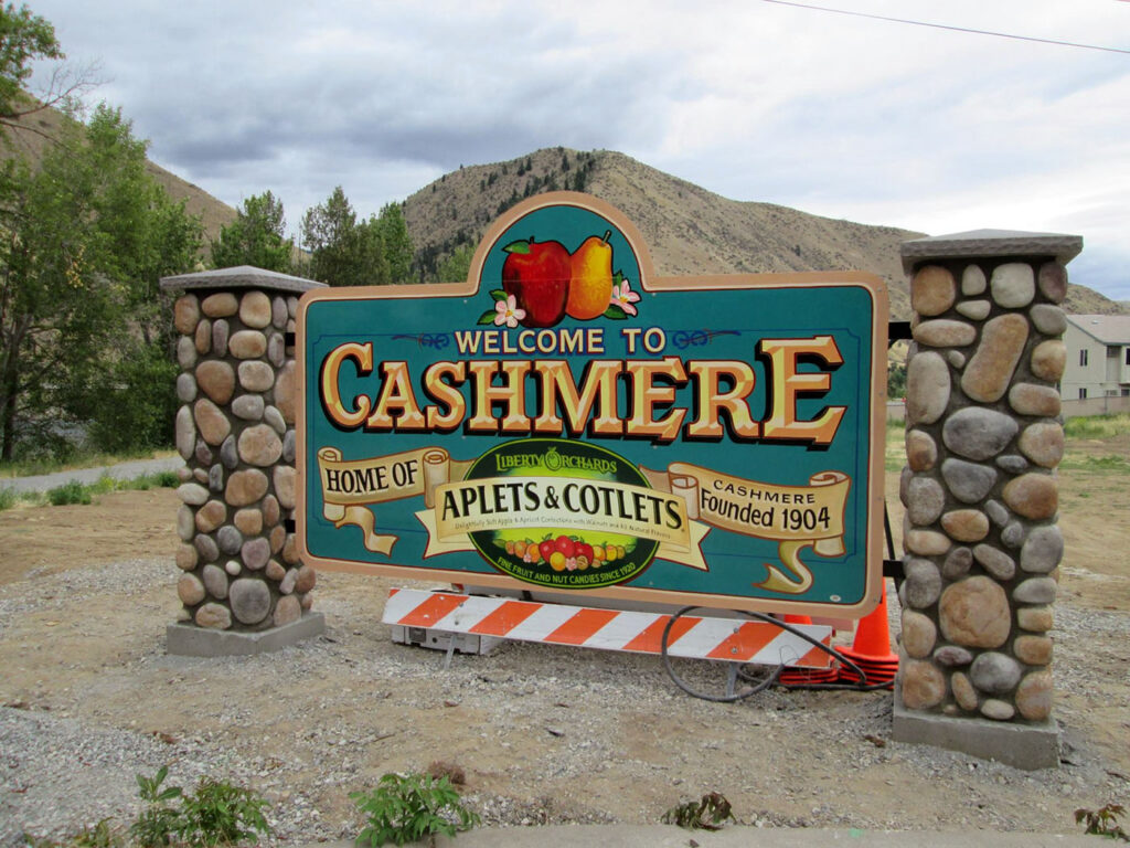 Welcome to Cashmere courtesy of Scenic Washington