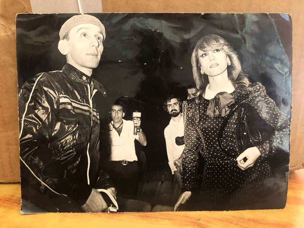 Ziad Rahbani with his mom, Fairouz. Chico is behind Fairouz on the right courtesy of Diran Mardirian