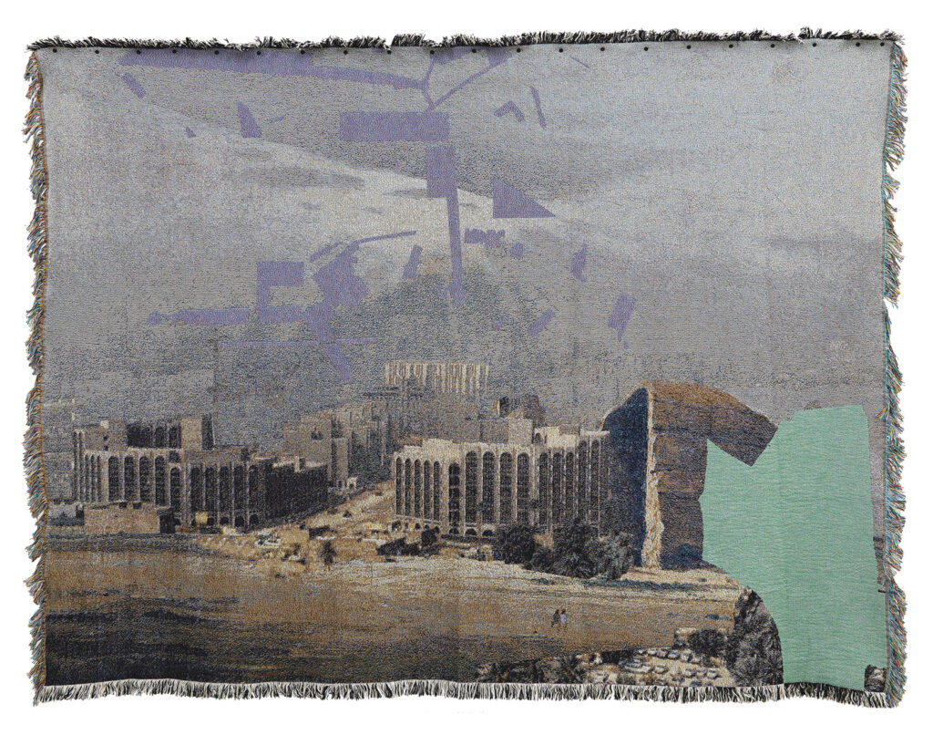 Ala Younis, « Battles in a Future Estate — Shelter » (détail), textile en coton tissé Jacquard, 150 x 205 cm, 2024 (avec l’aimable autorisation de l’artiste).