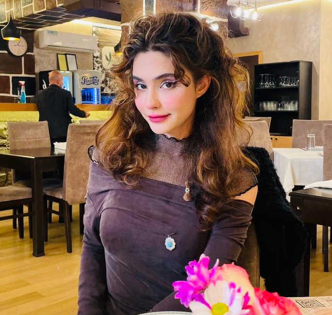 Nazli Tarzi
